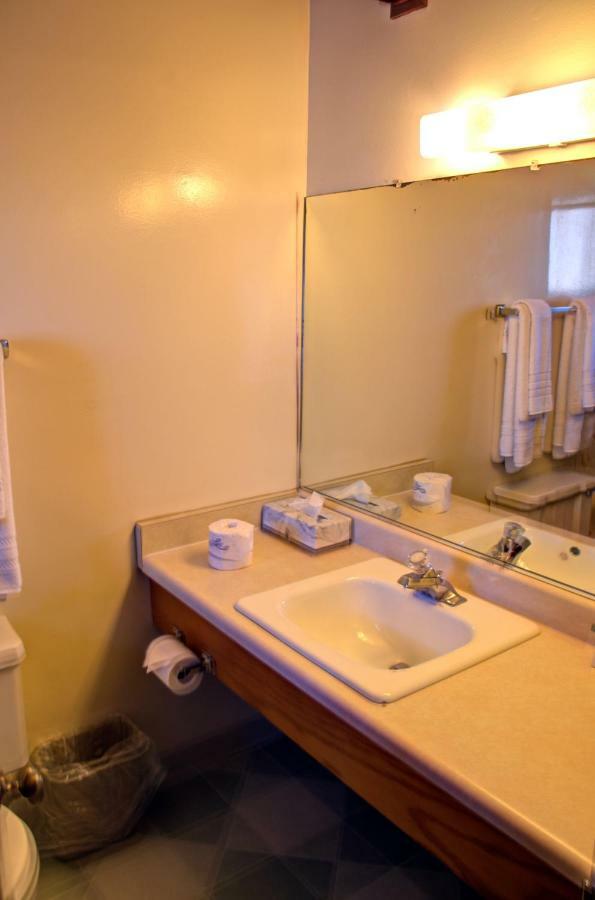 Crescent Beach Motel เครสเซนต์ซิตี ห้อง รูปภาพ