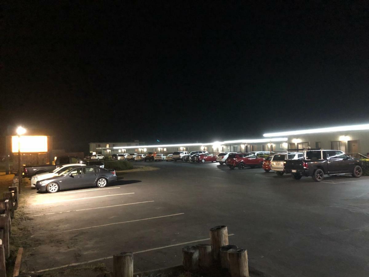 Crescent Beach Motel เครสเซนต์ซิตี ภายนอก รูปภาพ