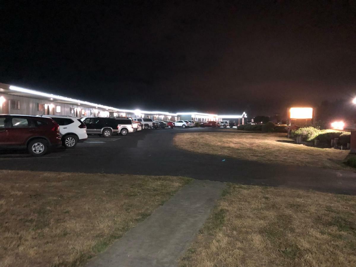 Crescent Beach Motel เครสเซนต์ซิตี ภายนอก รูปภาพ
